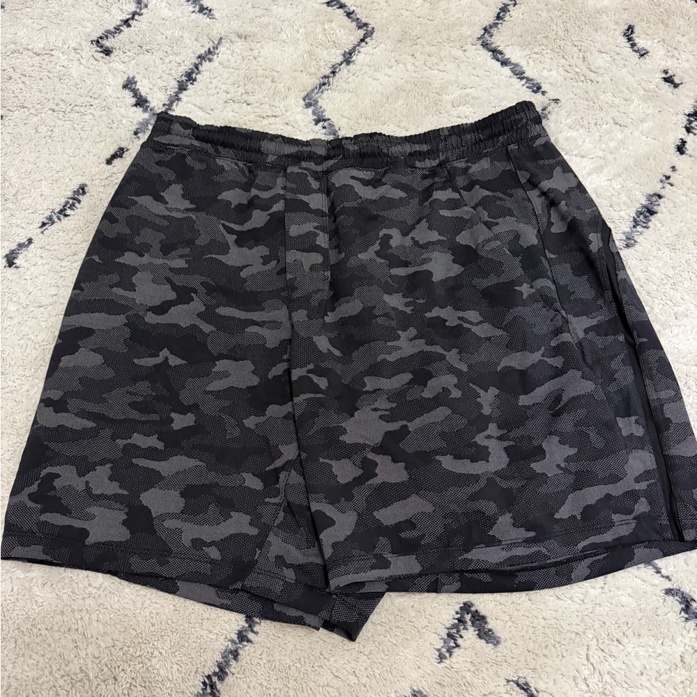 Lululemon men’s 7” Pace Breaker short (Linerless)